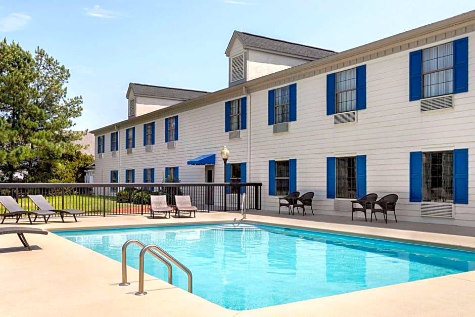 Days Inn by Wyndham Shallotte