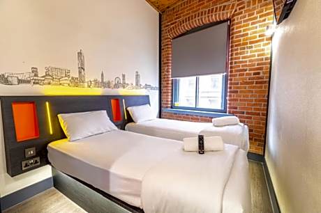 Twin Room with Window
