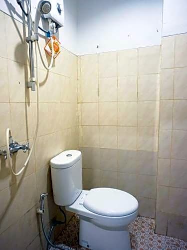 OYO 2886 Her Mandiri Guest House