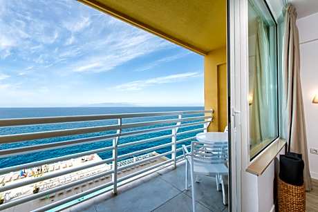 Apartment with Sea View (1 Adult + 2 Children)