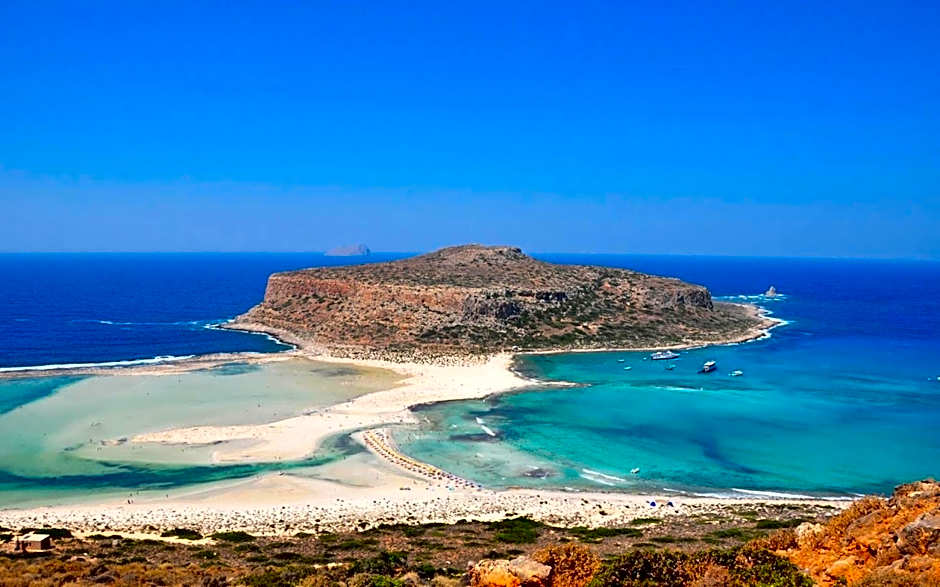 House just on the beach -included 2 canoe and 2 bicycles