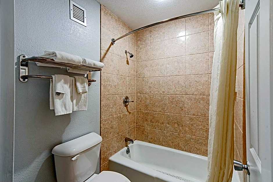 Econo Lodge Inn & Suites Bricktown