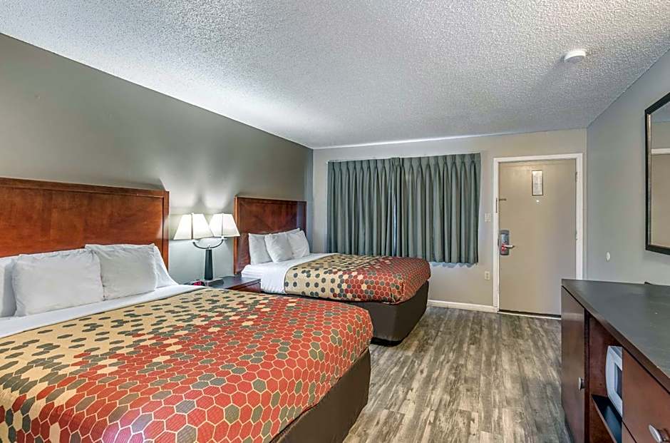 Econo Lodge Inn and Suites Yreka