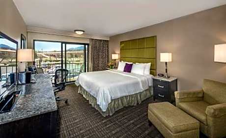 Deluxe King Room - Non-Smoking