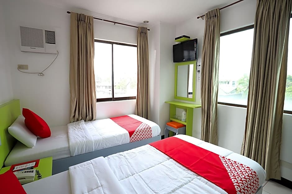 OYO 210 Apple Tree Suites