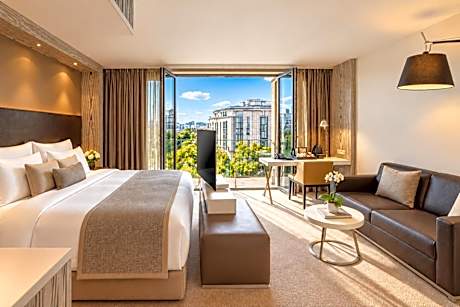 Junior King Suite with Balcony