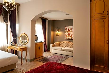 Family Room With Spa Bath