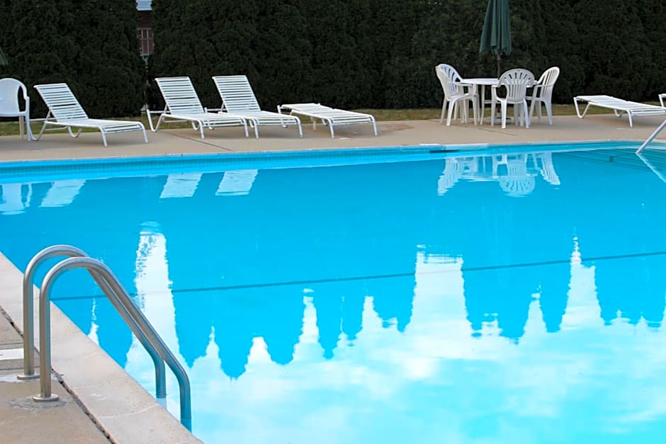 Tides Motor Inn