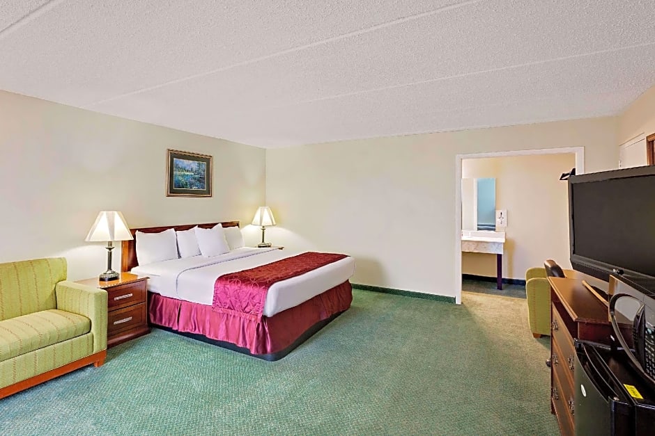 Photo 1 of 2 of 1 King Bed Suite, Nonsmoking