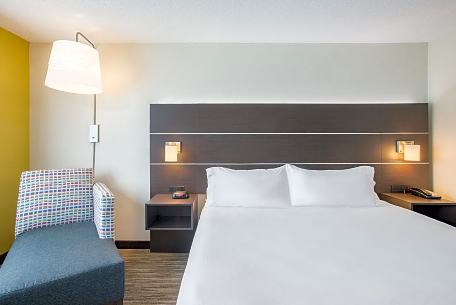 Holiday Inn Express Hotel & Suites Boston - Marlboro