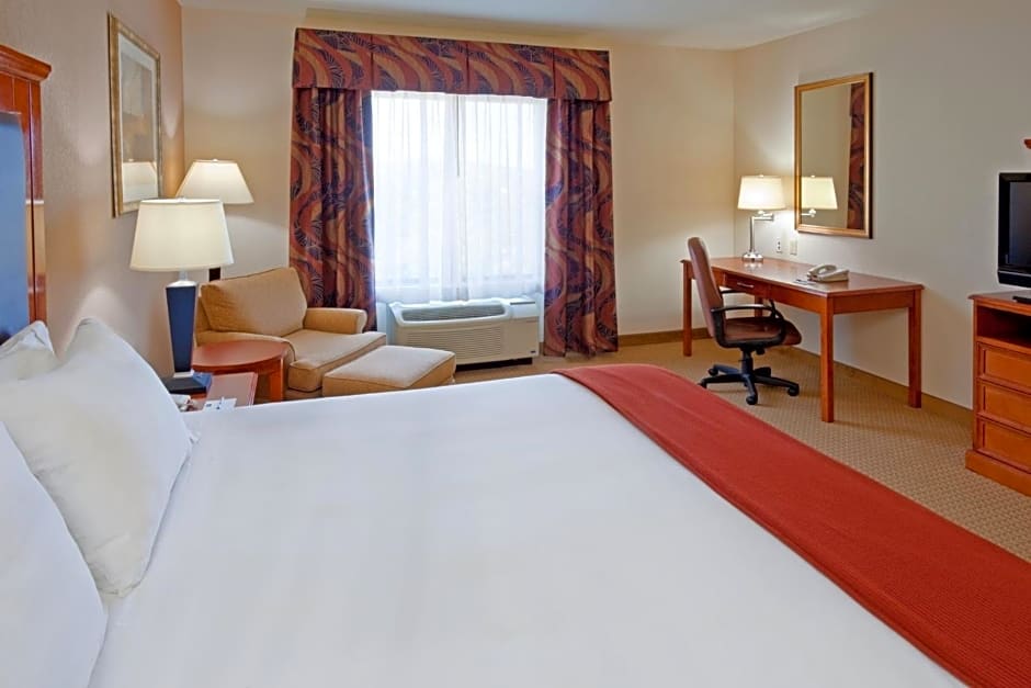 Holiday Inn Express Hotel & Suites Latham By IHG