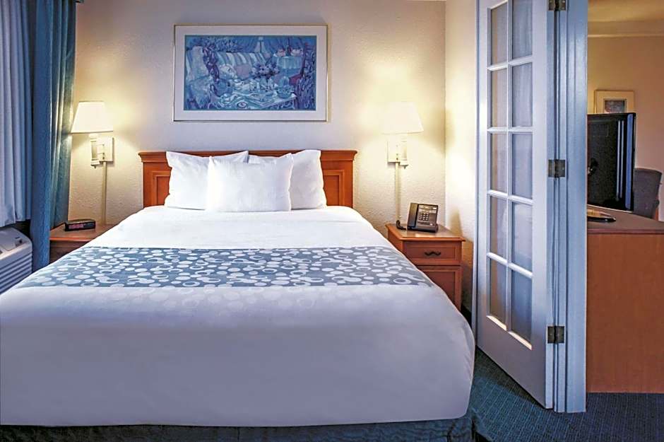La Quinta Inn & Suites by Wyndham Moline Airport