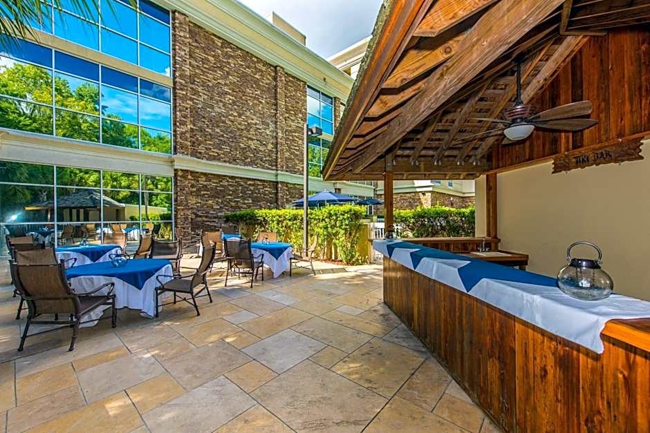 DoubleTree by Hilton North Charleston - Convention Center