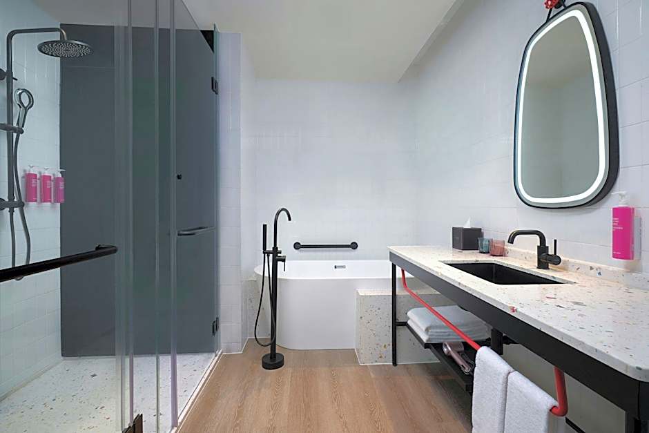 Moxy Ningbo Old Bund