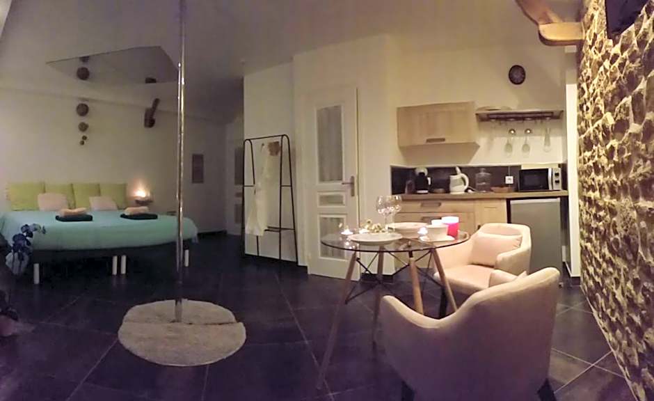 Le Ptit Spa de L'Abbaye Suite love et Spa privé