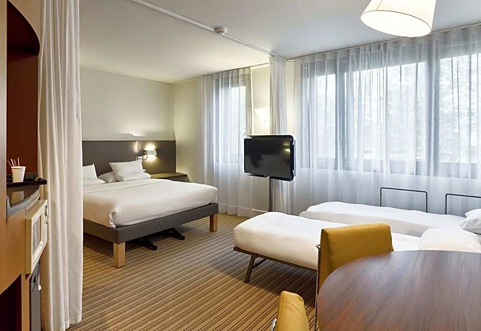 Photo 1 of 4 of Quadruple Room