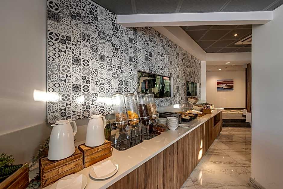 Lantiana Gardens ApartHotel