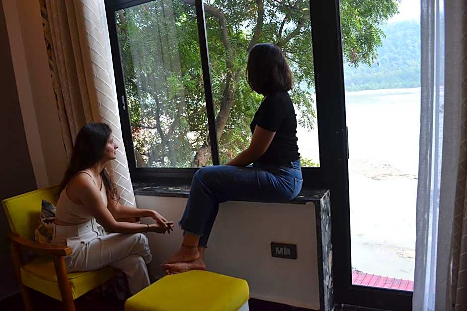 Meeram Ganga- A Boutique Stay By The Ganges!