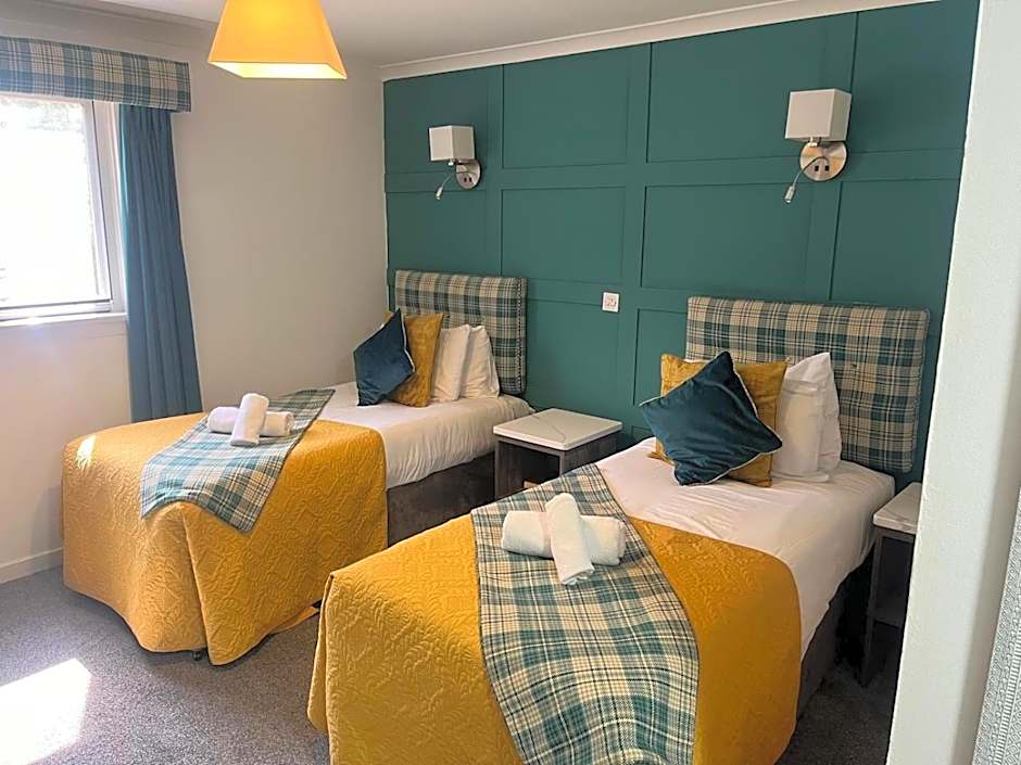 MacDonald Hotel & Cabins