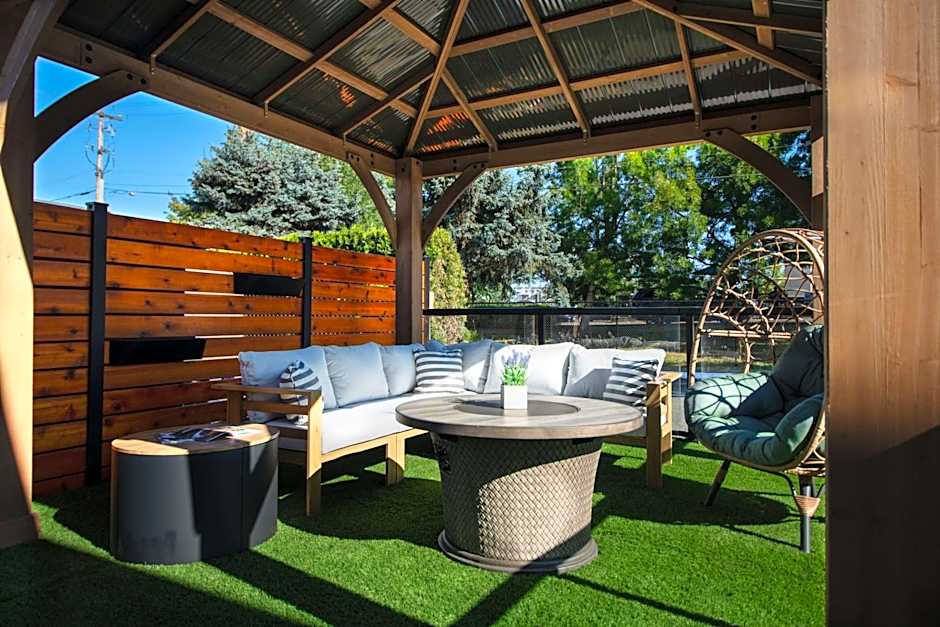 Coast Courtenay Hotel