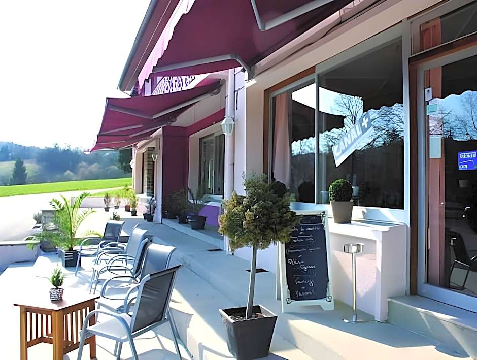 Hotel Logis Restaurant La Fontaine