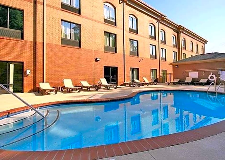 Comfort Suites At WestGate Mall