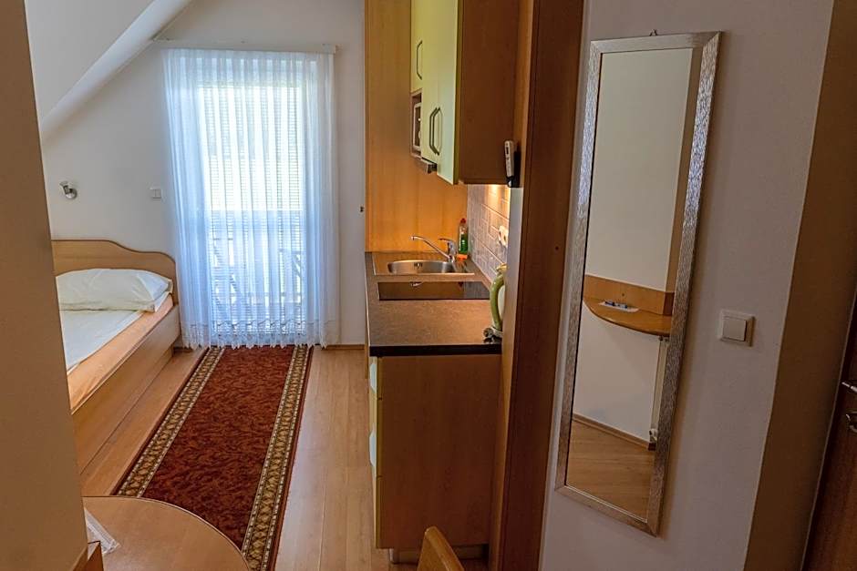 Rooms & Apartments Jana