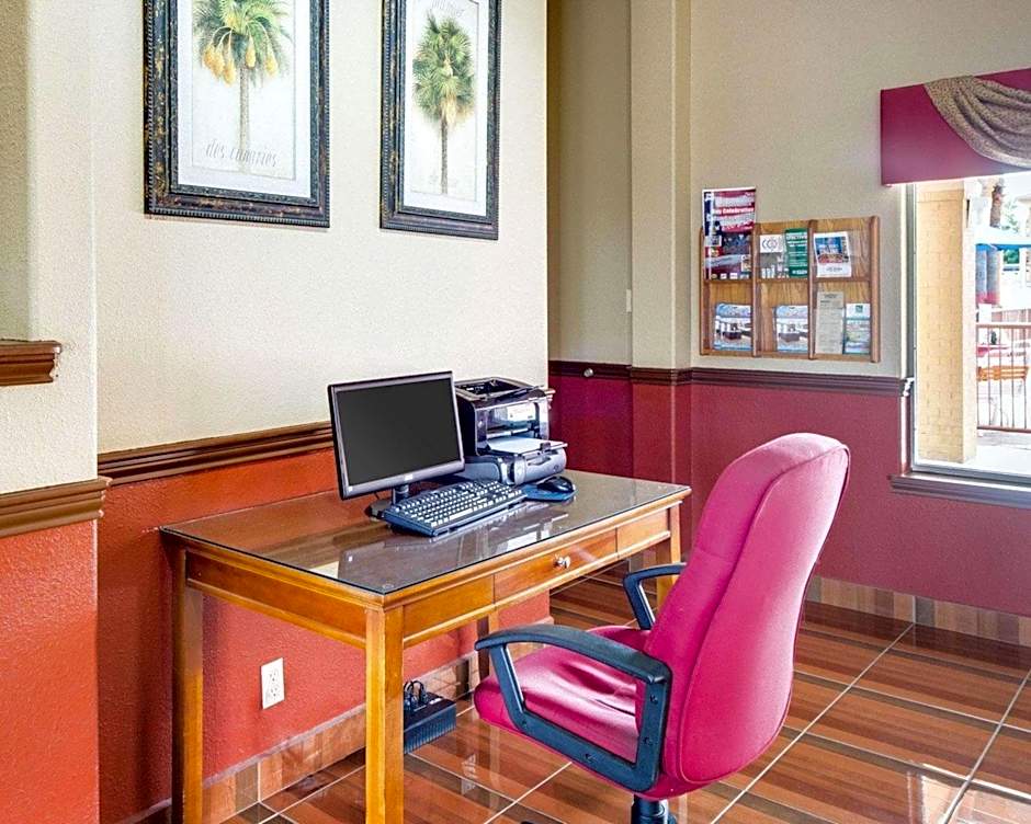 Econo Lodge Inn & Suites Eagle Pass