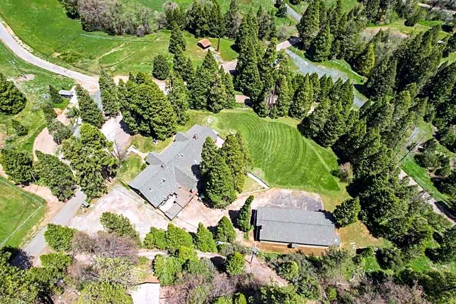 Camp Nelson Lodge Room 6