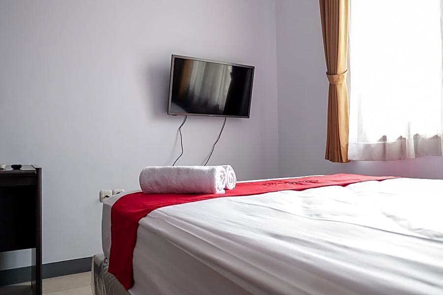 RedDoorz near Supermall Karawaci 2