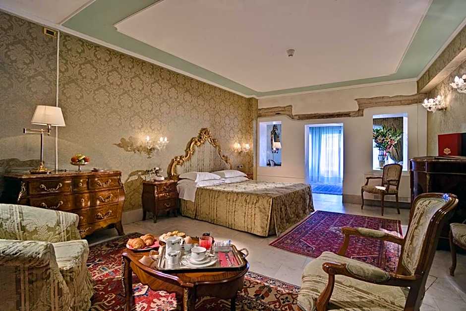 Photo 1 of 4 of Junior Suite, Canal View