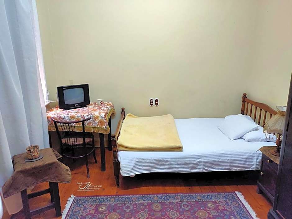 Triomphe Hostel