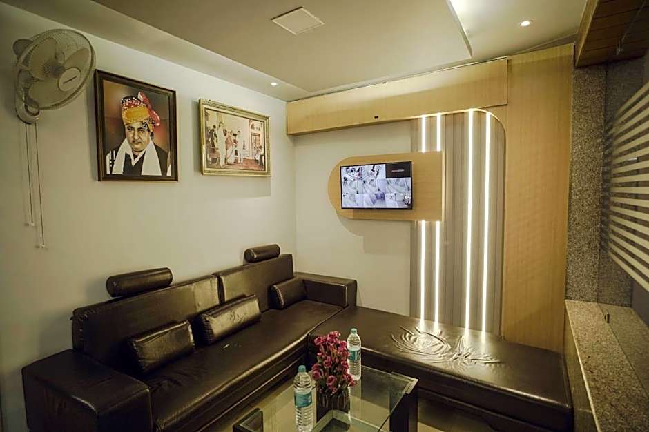 Hotel Ashapura Palace