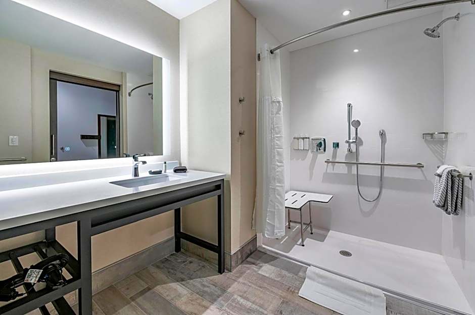 Cambria Hotel Louisville Downtown-Whiskey Row