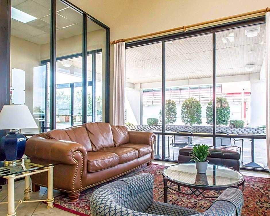 Econo Lodge Springfield I-44