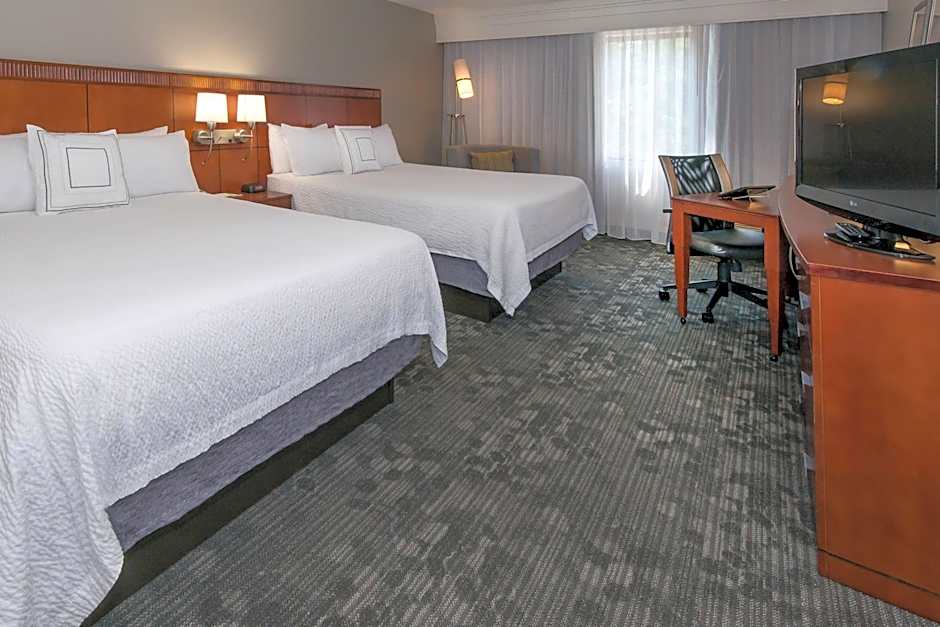 Photo 1 of 6 of 2 Queen Beds