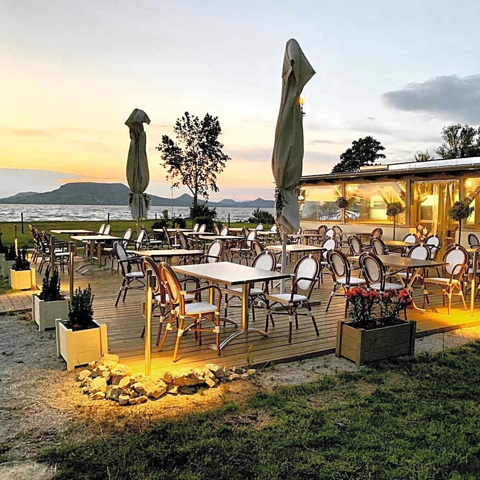 Napsugár Club és Panzió