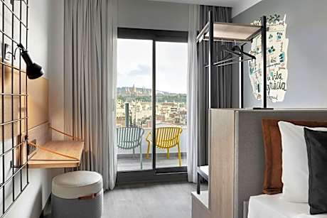 Moxy Twin Room with Balcony and City View