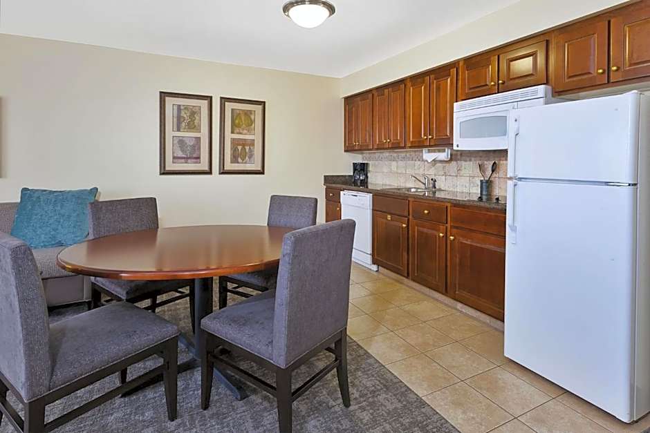 Staybridge Suites Lansing-Okemos By IHG