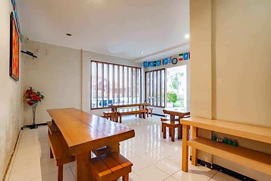 RedDoorz near Lembang Park & Zoo 2