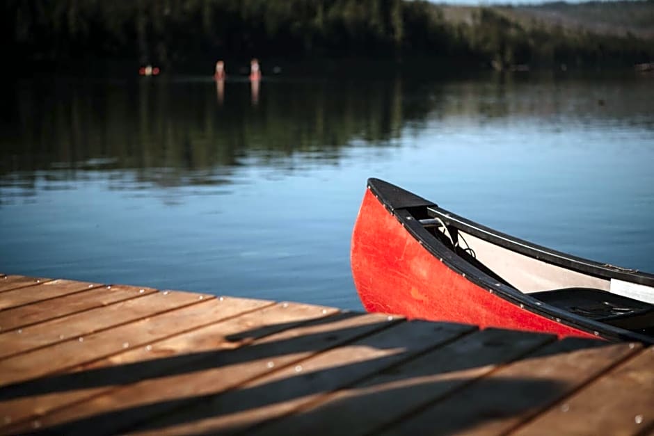 The Suttle Lodge & Boathouse