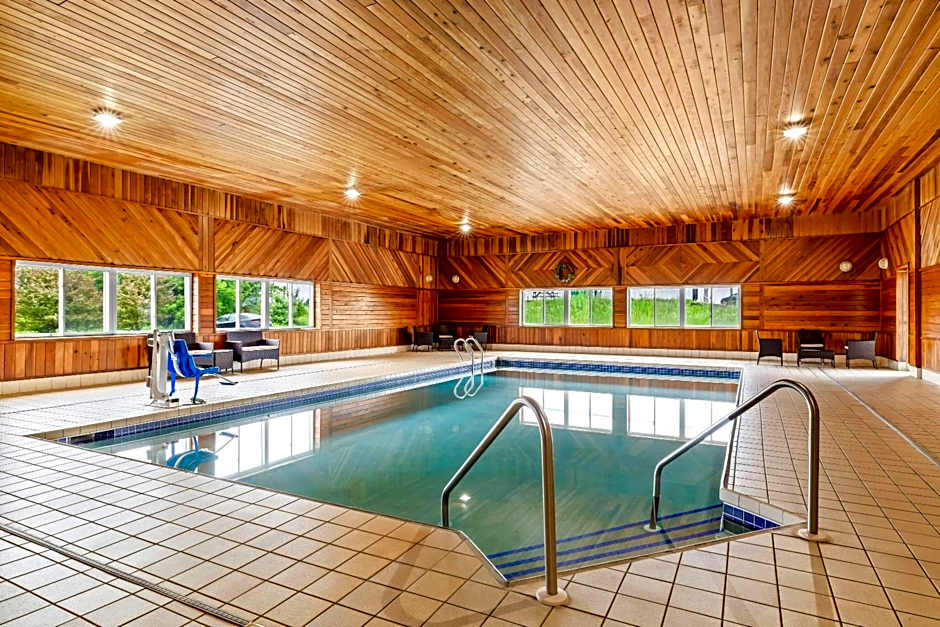 Super 8 by Wyndham Osseo WI
