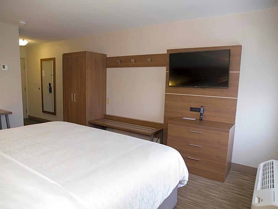 Holiday Inn Express Hotel & Suites Madison By IHG