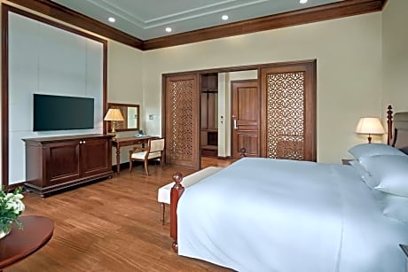 Deluxe King Room with Garden View