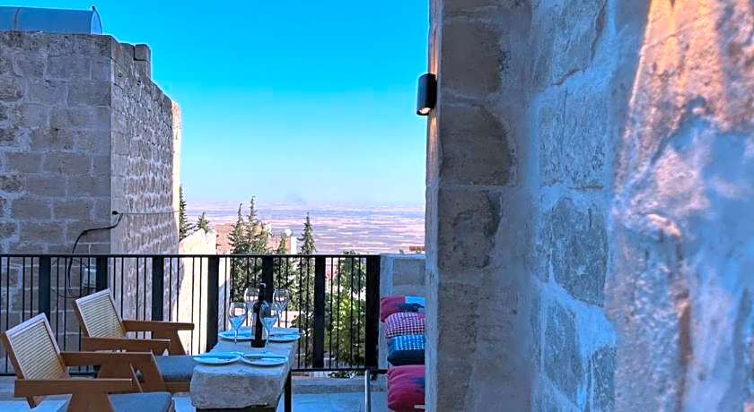 TUĞMANER  Small House AJAR