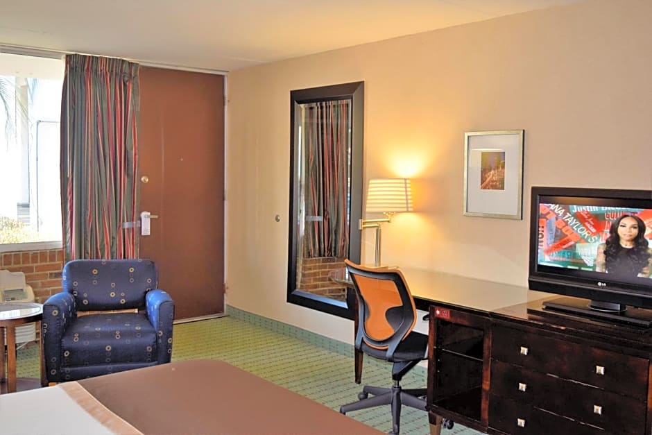 Landmark Inn