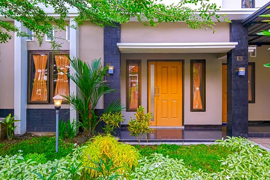 OYO 2284 Grand Villa Meninting