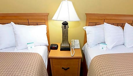 Deluxe Queen Room with Two Queen Beds - Non-Smoking