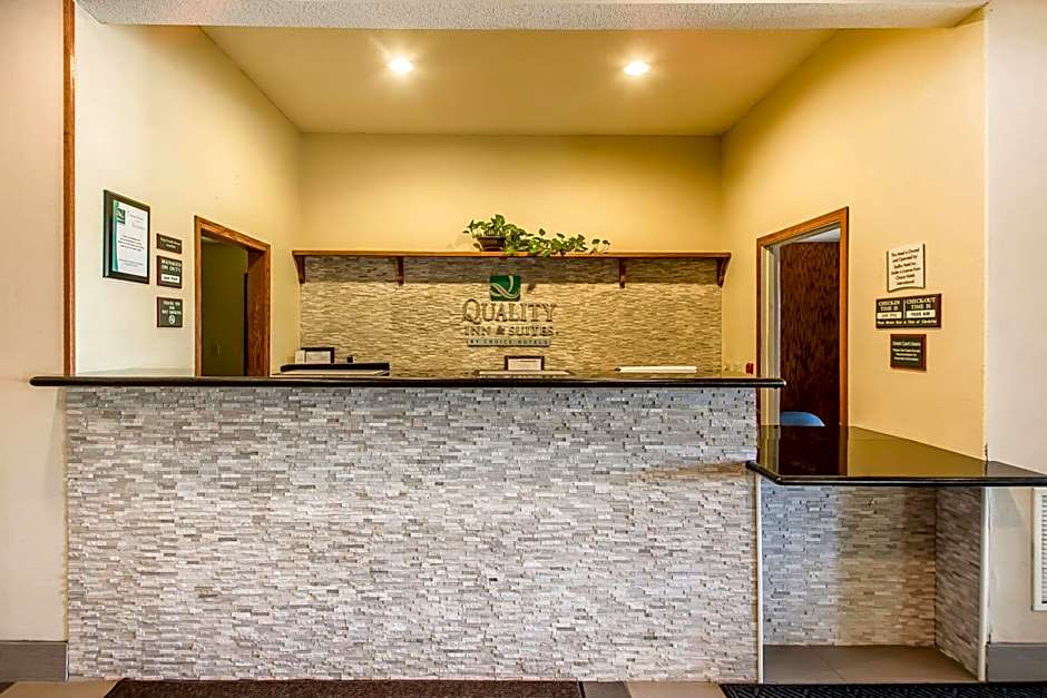 Quality Inn & Suites East Troy I-43