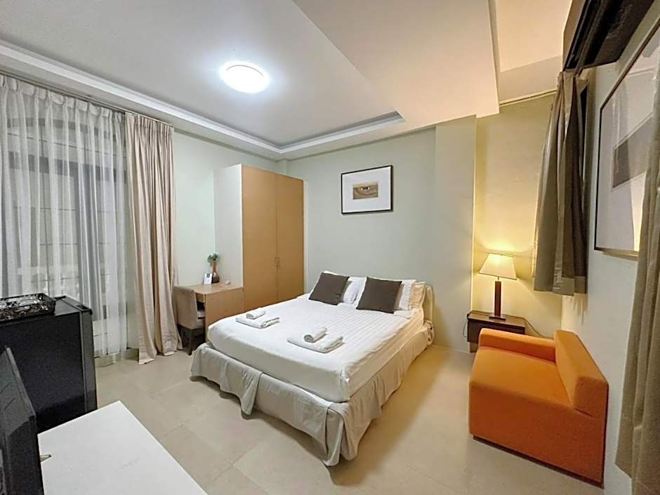 Daddy Dream Hotel and Residence